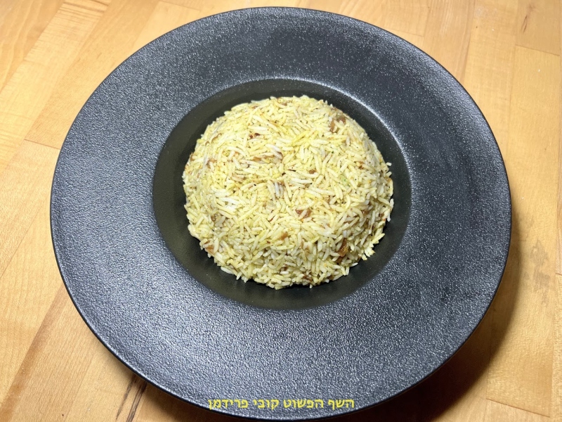 אורז בסמטי עם בצל מקורמל ותיבוליות השף הפשוט טבעוני ללא גלוטן