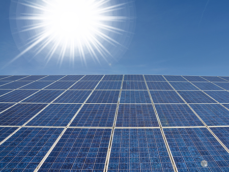 מערכות סולאריות מסחריות – האור של עידן האנרגיה החדש