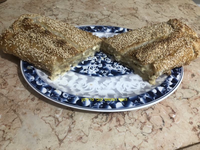 פרמידה(מאפה)ממולאת פירה תפו"א ובצל עם תערובת גבינות מבצק עלים לשבועות