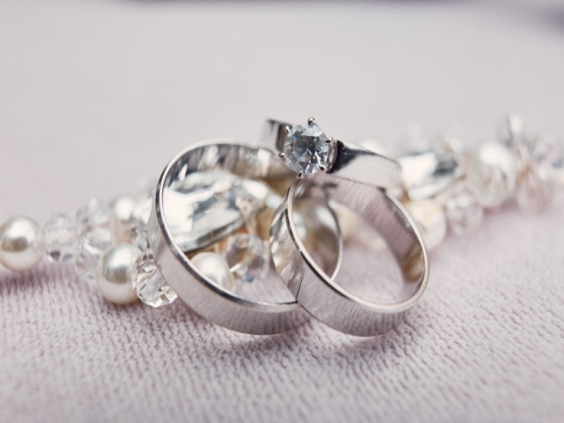 טבעת יהלומים משובצת יהלום מעבדה