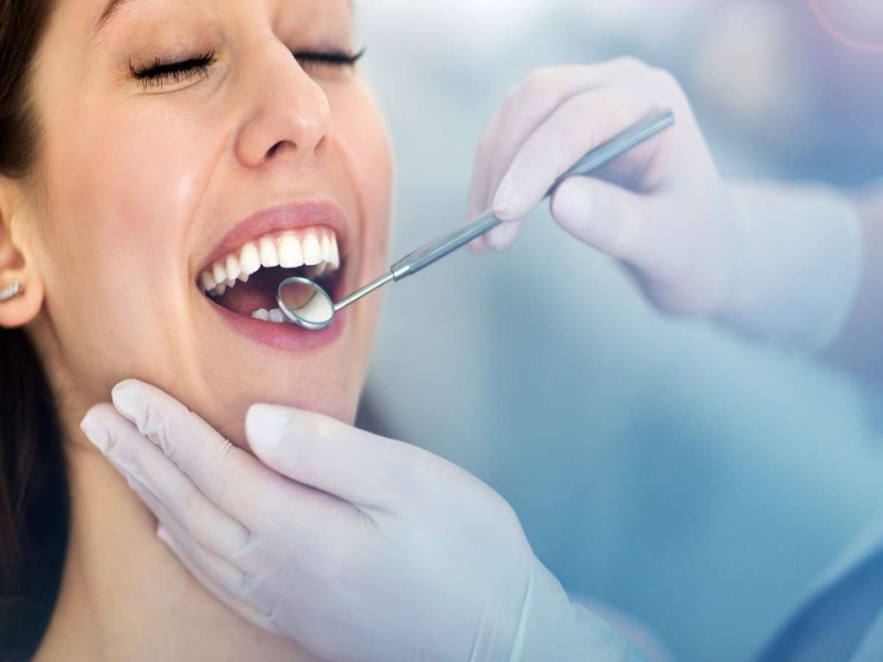 מציאת רופא שיניים מומחה ואמין: המדריך המלא