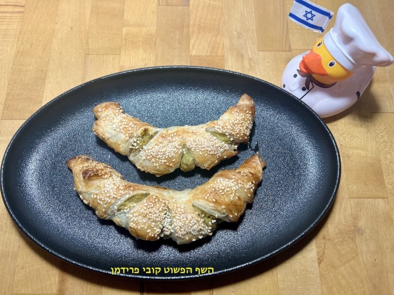 קרואסון ממלאווח ממולא בפירה תפוא עם חצילים